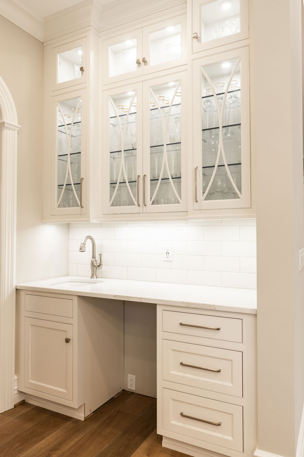 white built in kitchen cabinets